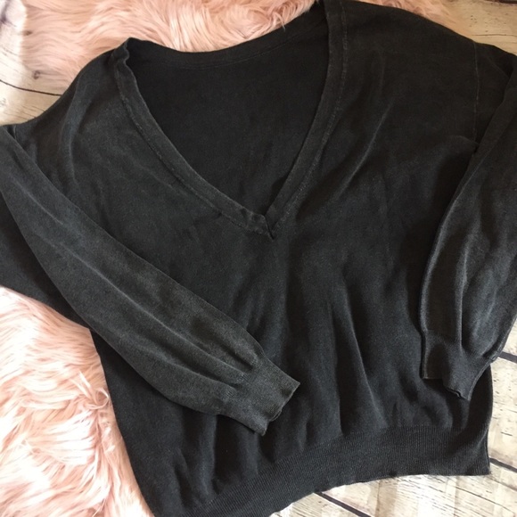Callahan Anthropologie Soft V-Back Sweatshirt - Picture 15 of 16
